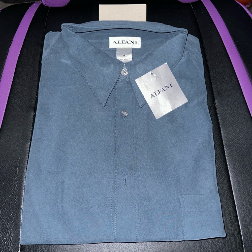 Brand new ALFANI shirt. X-large. Beautiful dark green/dark blue color.